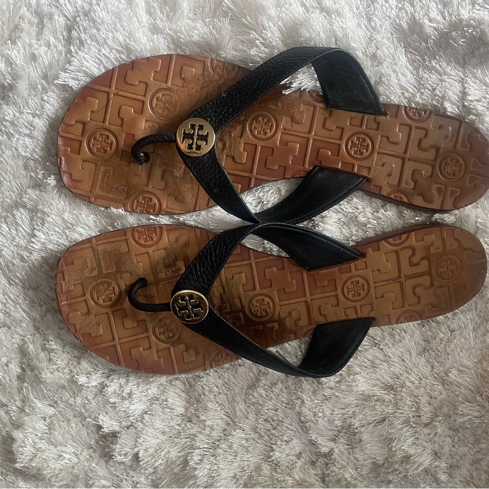 Tory Burch Black and Brown Sandals with Textured Elegance